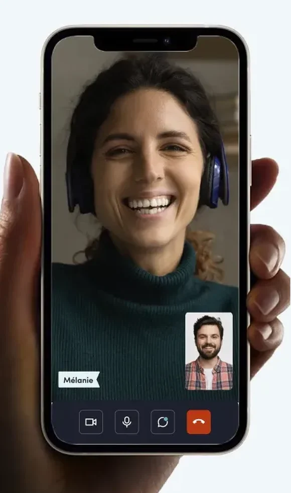 Holivia mobile app during a video call with a therapist, with camera, microphone, chat and hang-up controls.